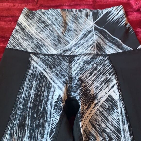 LULULEMON Hot to Street Crop Heat Wave Black White Size 2 - Picture 3 of 7